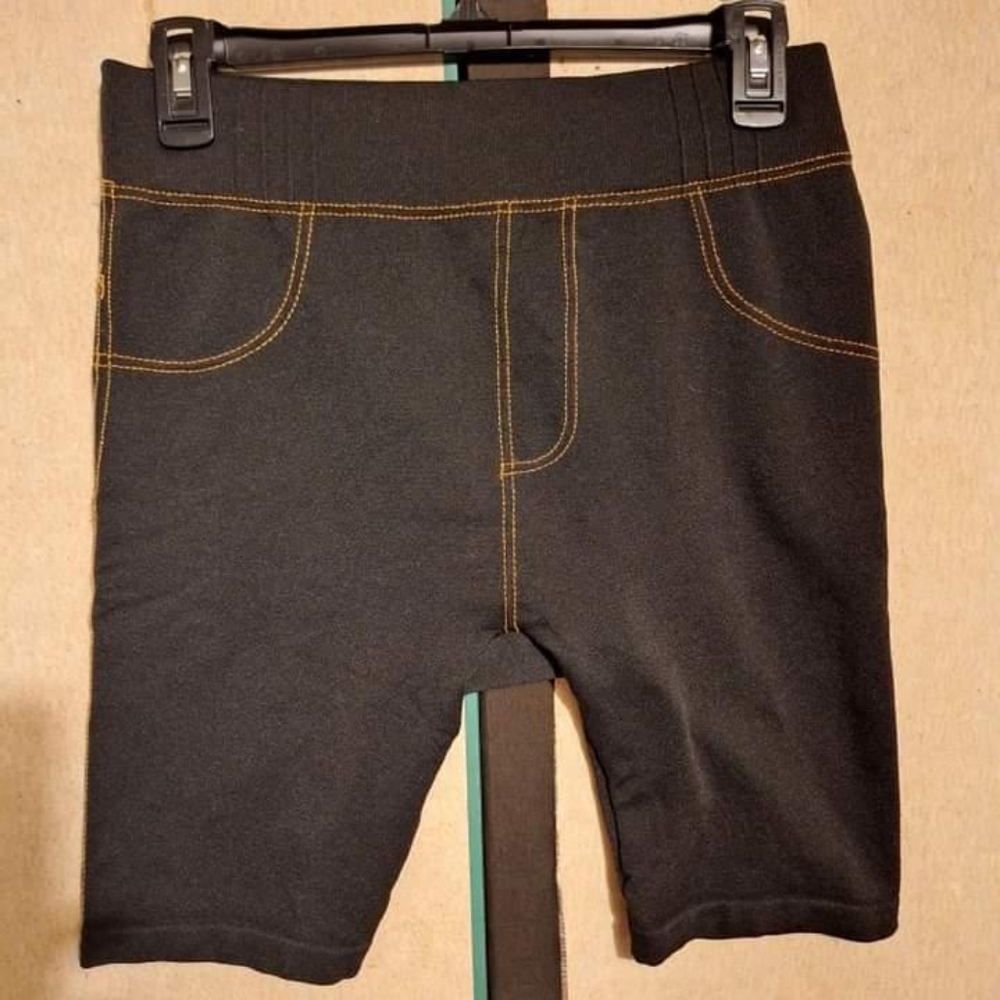 Black stretchy legging shorts with stitch details.